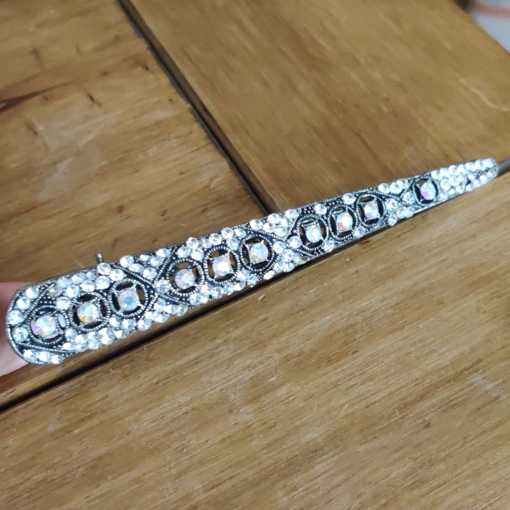 Crystals Clip